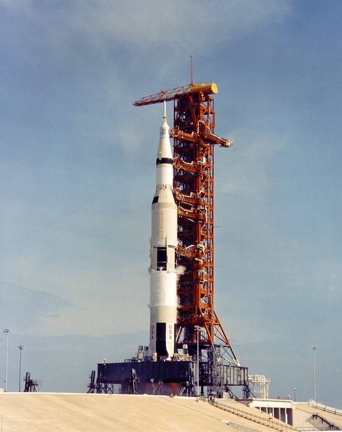 apollo_11_launch_at_moment_of_ignition