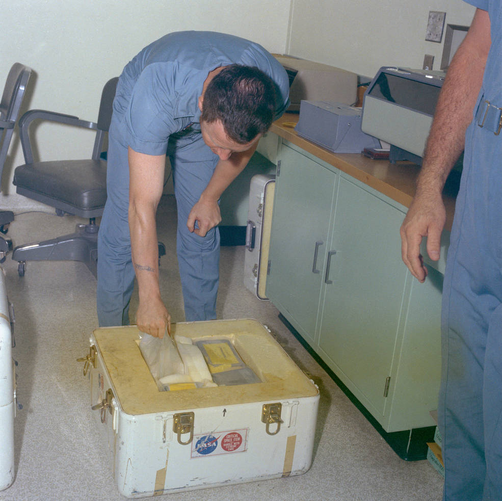 apollo_11_moon_rocks_lrl