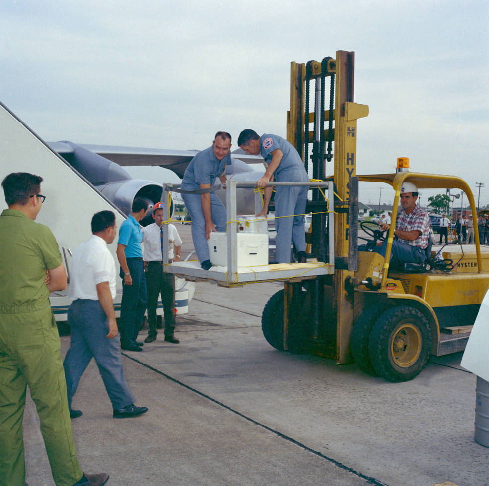 apollo_11_offloading_second_moon_box_ellington