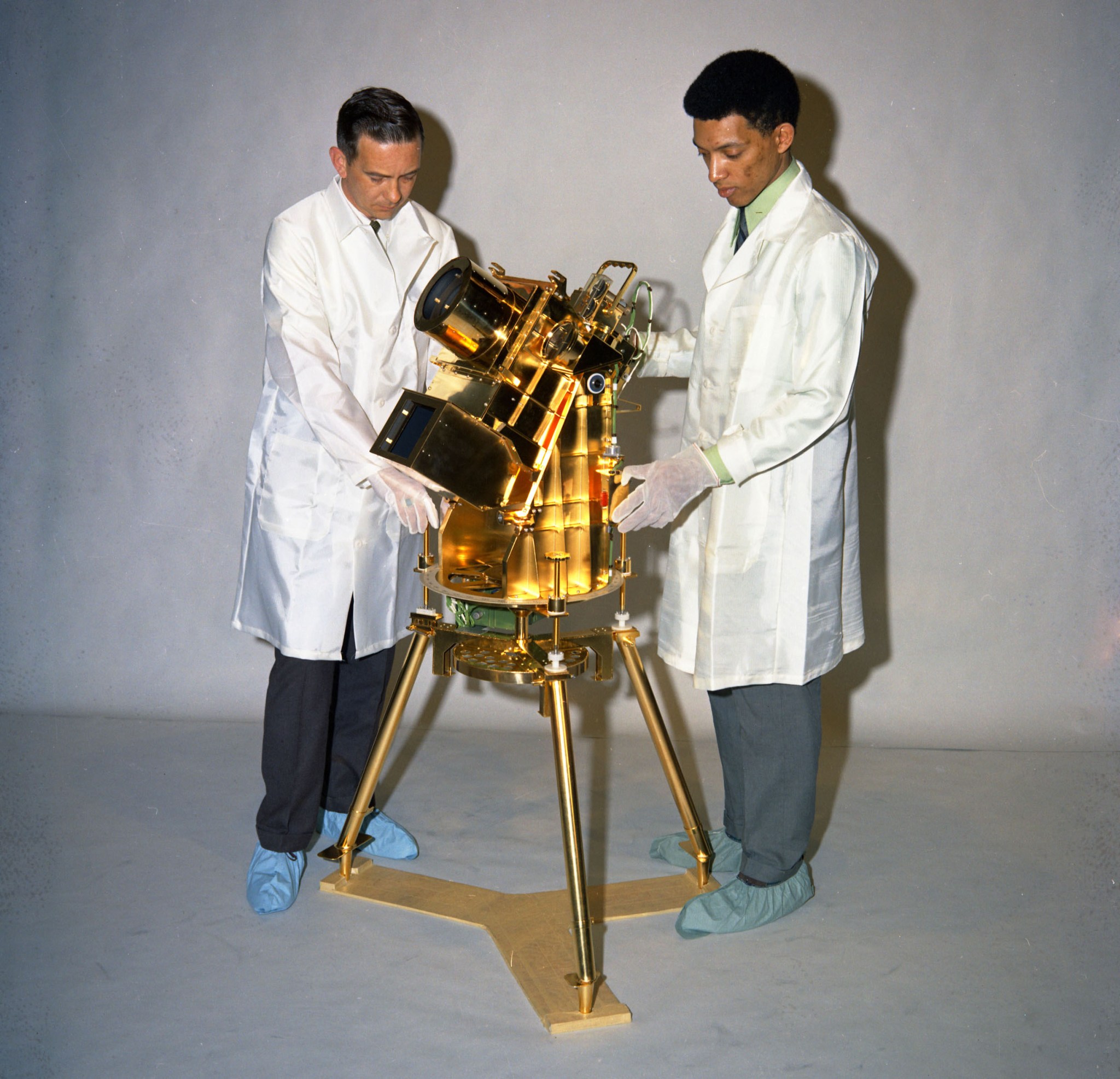 Gold-plated ultraviolet camera/spectrograph for Apollo 16