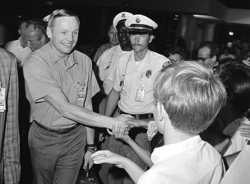 apollo_11_crew_leaves_lrl_armstrong