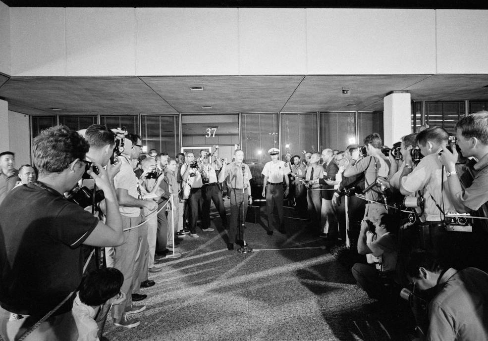 apollo_11_crew_leaves_lrl_armstrong