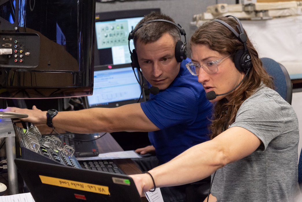 Expedition 60 Crew Members Christina Koch and Andrew Morgan participate in ROBO VR Lab training 