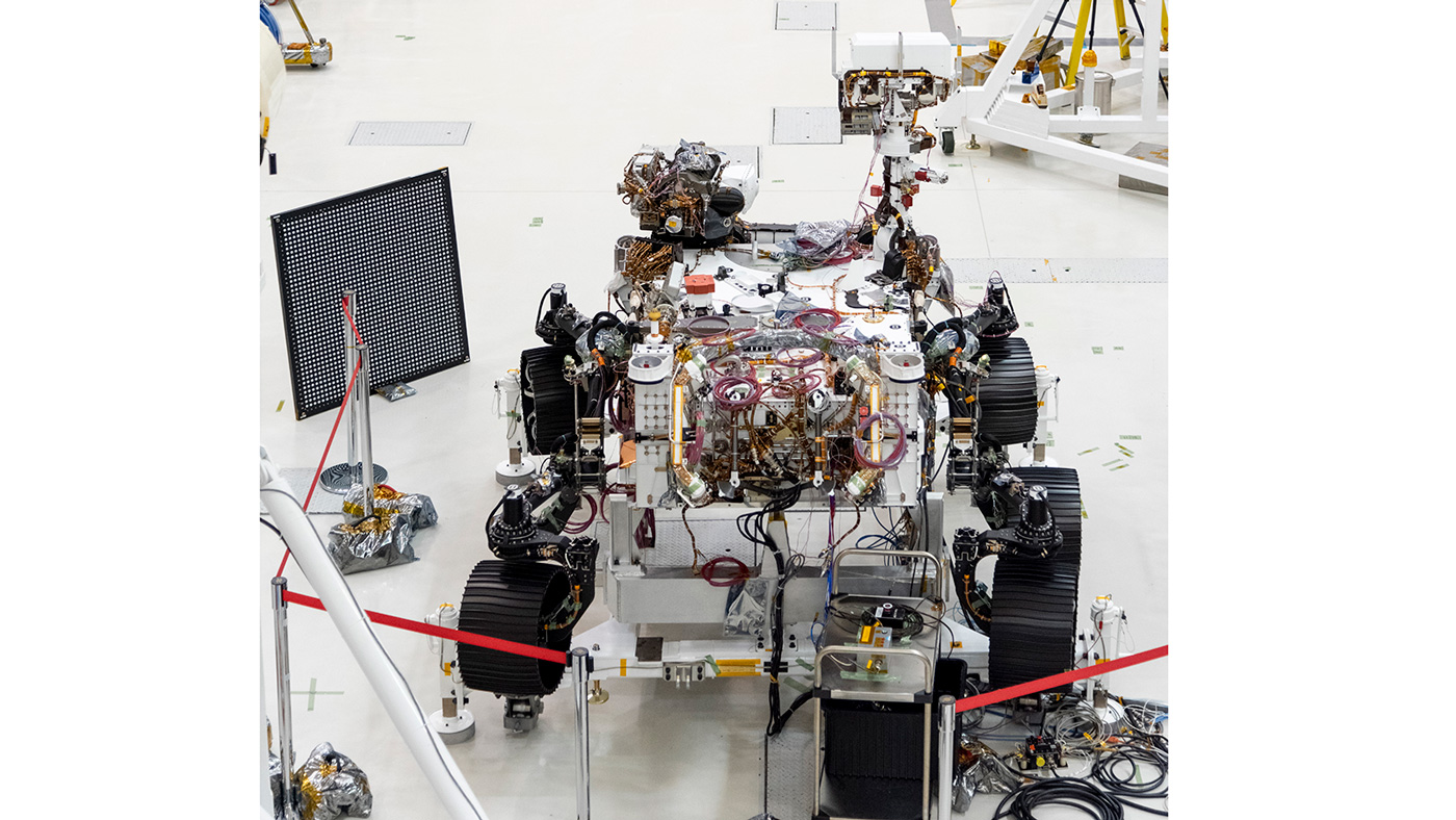 Engineers install cameras on Mars 2020 rover in clean room.