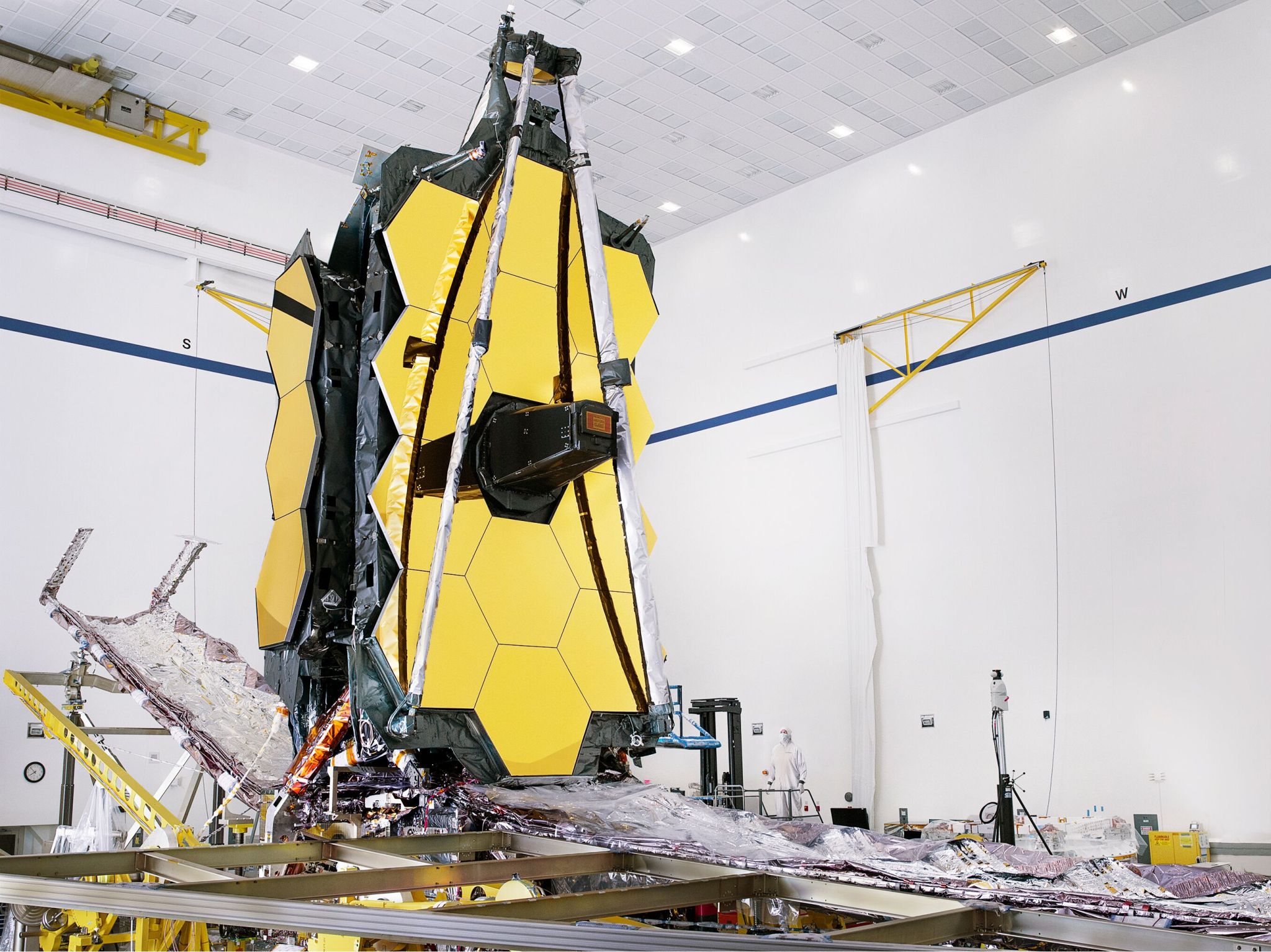 Fully assembled James Webb Space Telescope with its sunshield and unitized pallet structures (UPSs) that fold up.