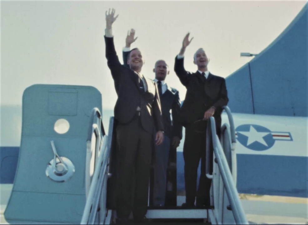 apollo_11_giantstep_world_tour_departure_eafb_crew_waving