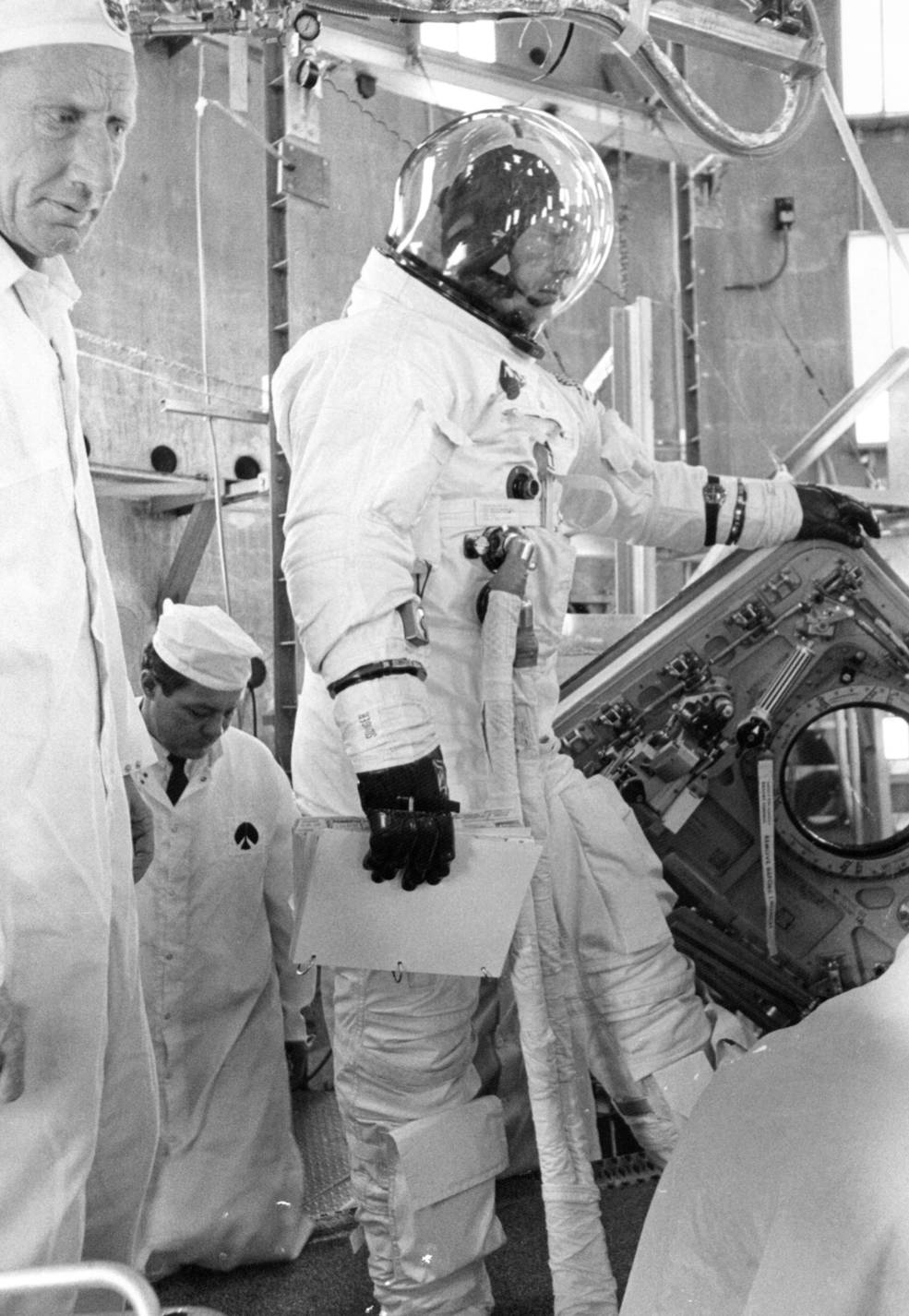 apollo_13_cm_alt_chamber_test_swigert_aug_29_1969