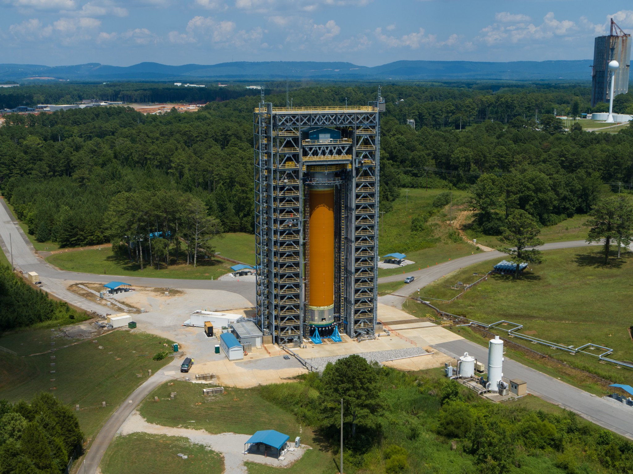 NASA Completes Liquid Hydrogen Tank Structural Tests for Artemis I