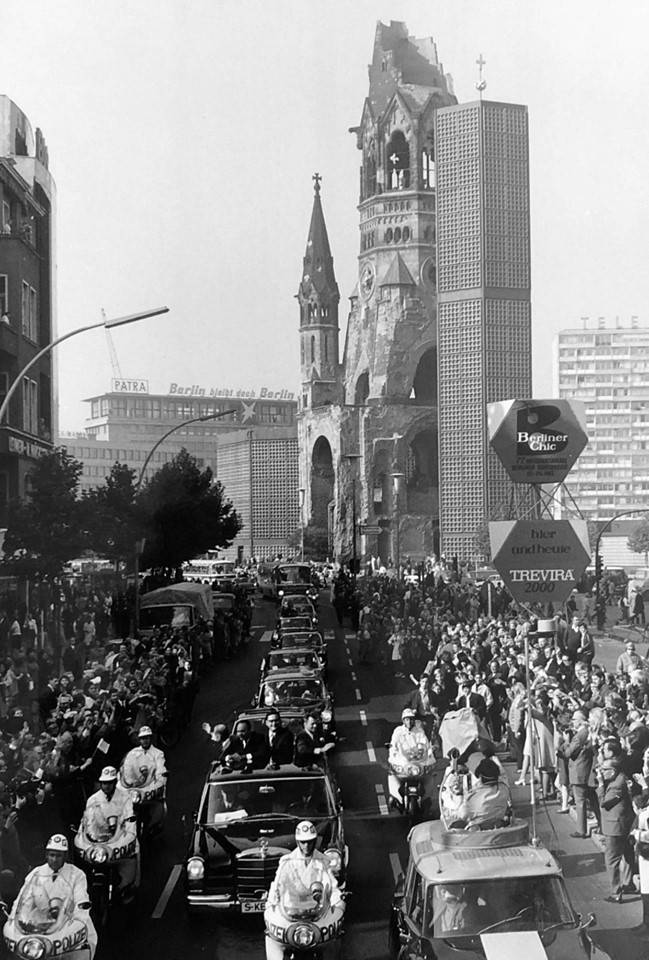 apollo_11_giantstep_world_tour_berlin_motorcade_from_collins_fb