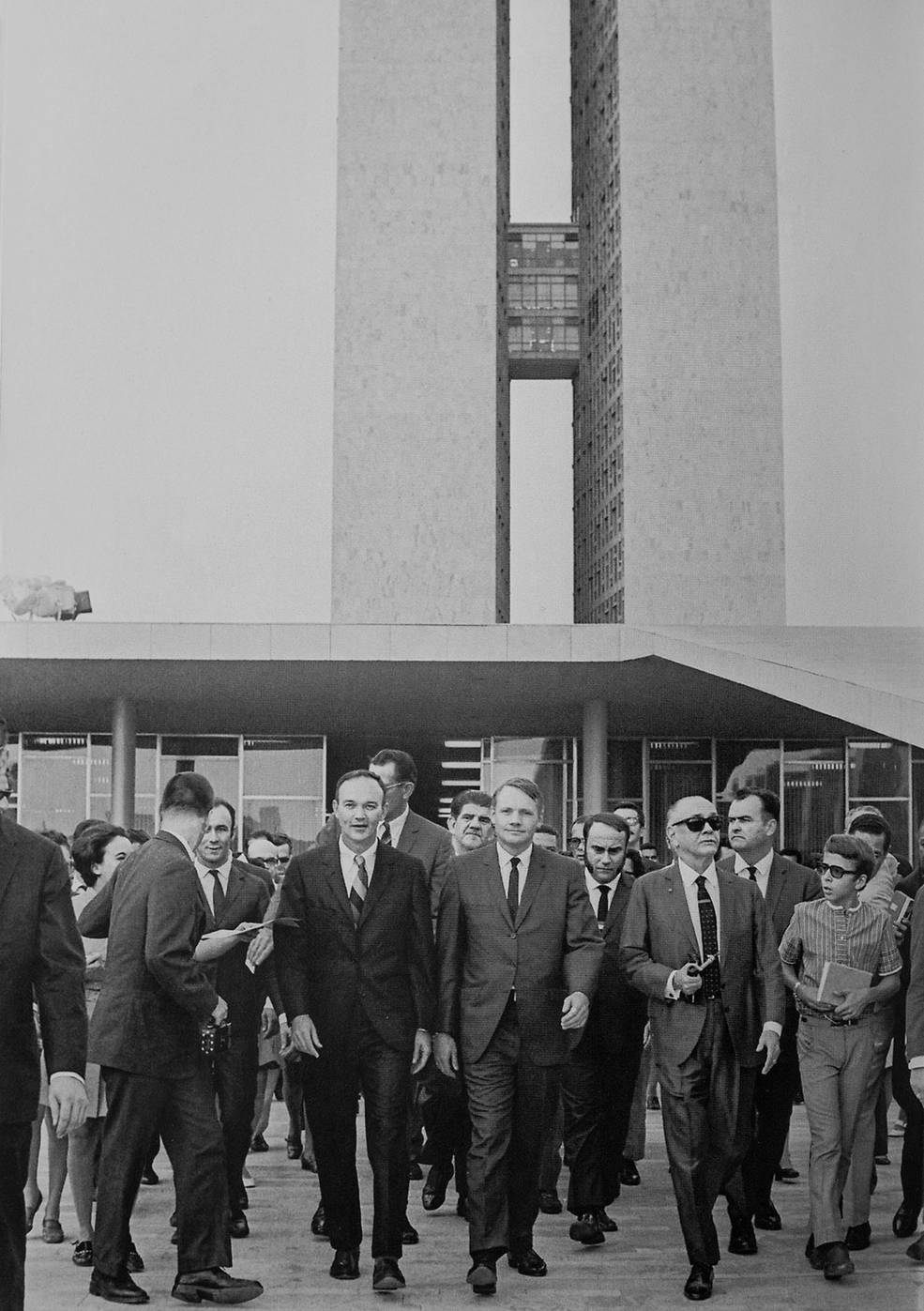 apollo_11_giantstep_world_tour_brasilia_armstrong_collins_at_general_assembly
