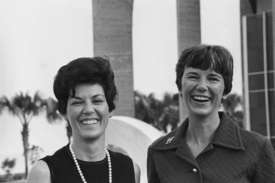 apollo_11_giantstep_world_tour_brasilia_janet_and_pat_at_airport