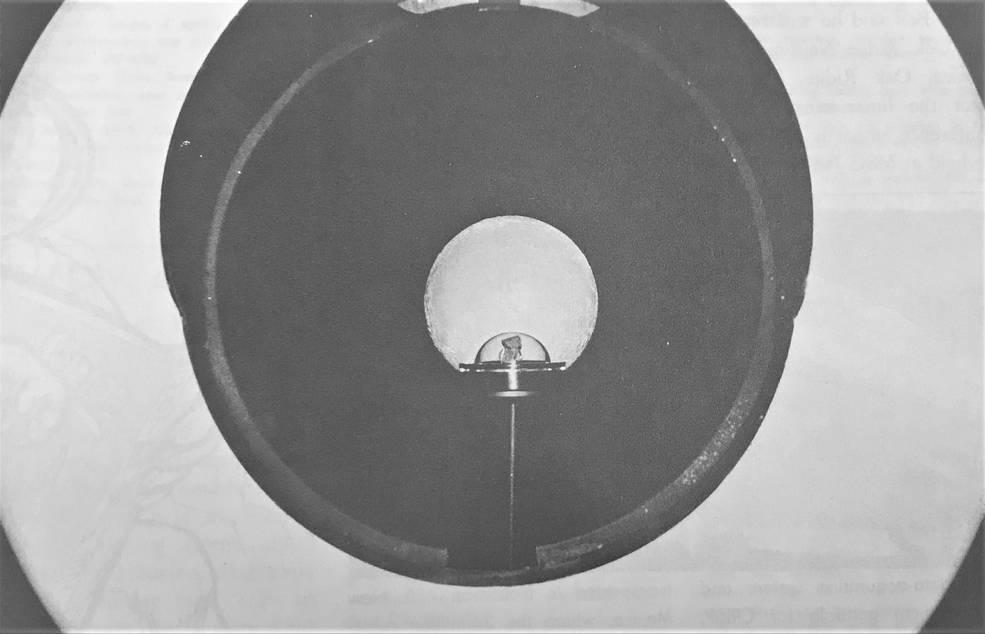 apollo_11_moon_rock_on_display_at_msc_oct_29_1969