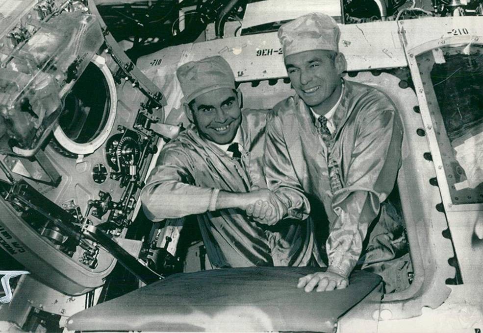 beregovoy_and_cernan_at_nar_with_apollo_14_cm_oct_1969