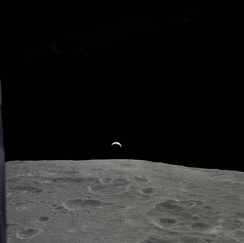 apollo_12_earthrise_from_intrepid_after_undocking