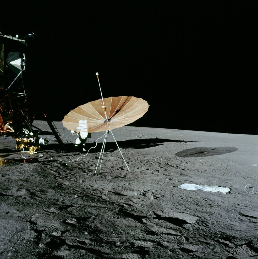 apollo_12_eva1_s-band_antenna