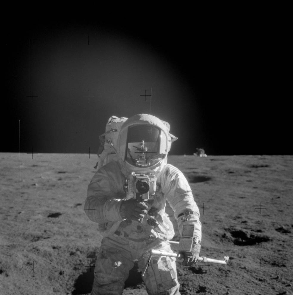 apollo_12_eva2_conrad_tourist_picture_near_halo_crater