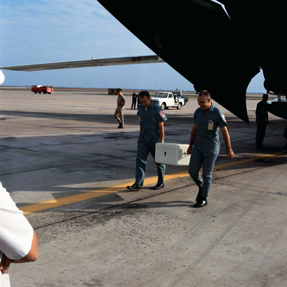 apollo_12_first_rock_box_arrival_ellington_nov_25_1969