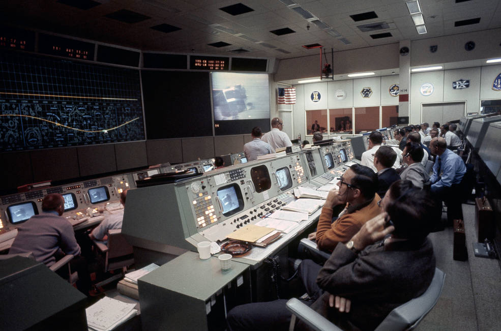 apollo_12_mcc_during_lunar_orbit_rendezvous_nov_21_1969