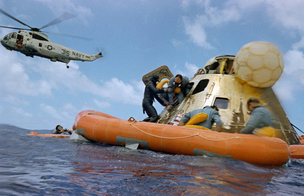 apollo_12_splashdown_recovery_from_water_nov_24_1969