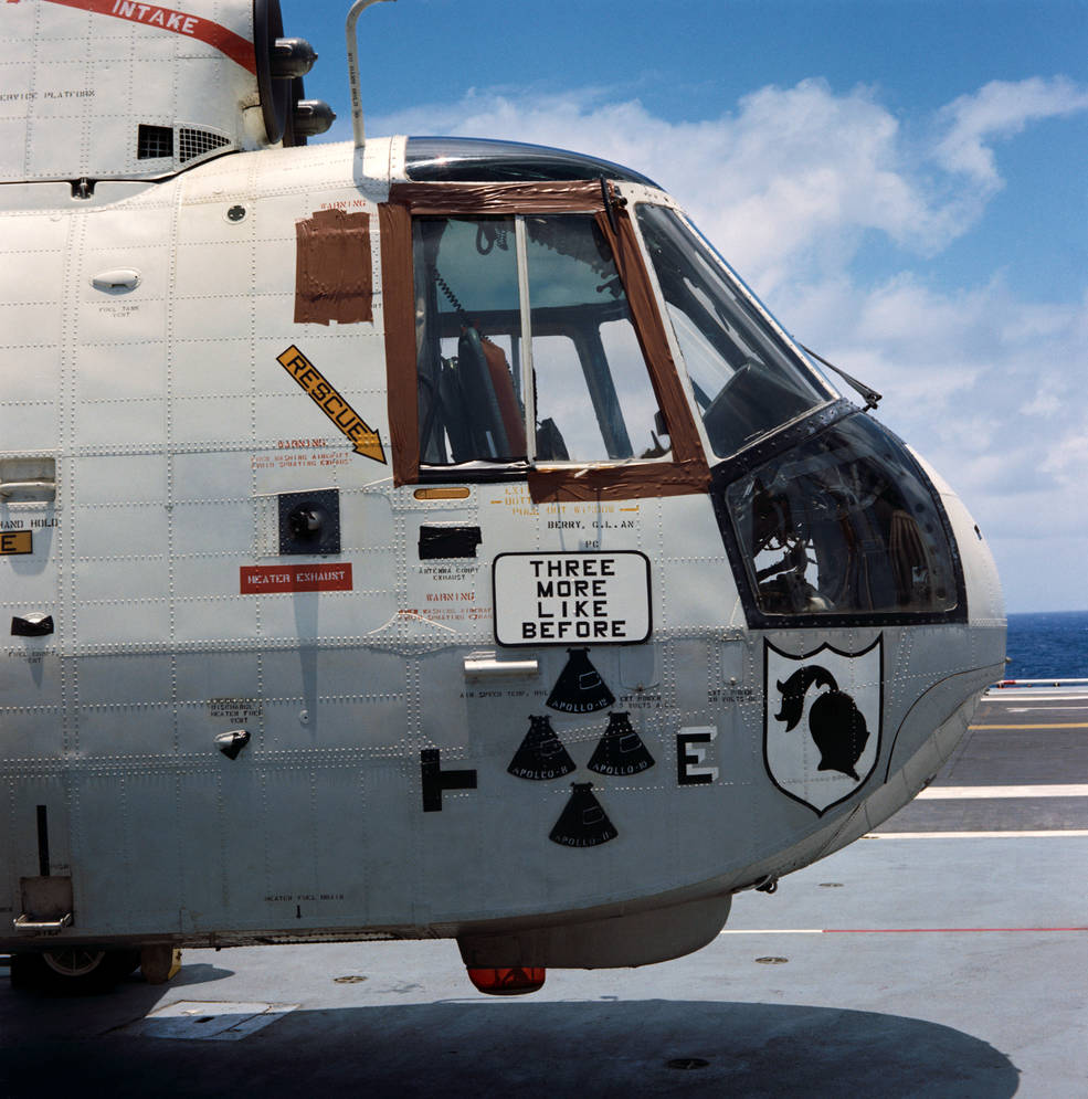 apollo_12_splashdown_recovery_helo_nov_24_1969