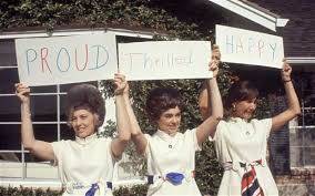 apollo_12_wives_with_signs