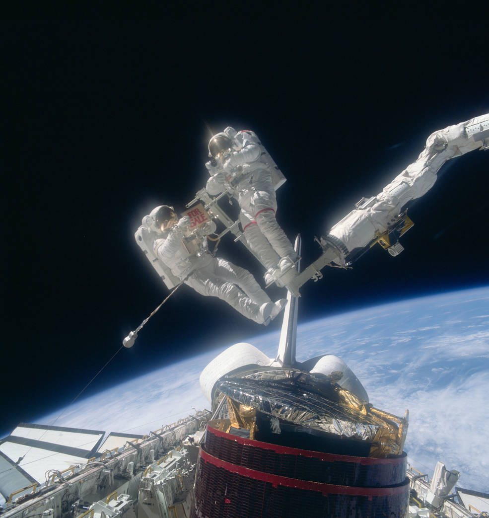 sts_51a_allen_and_gardner_eva2_nov_14_1984_51a-39-063.jpg