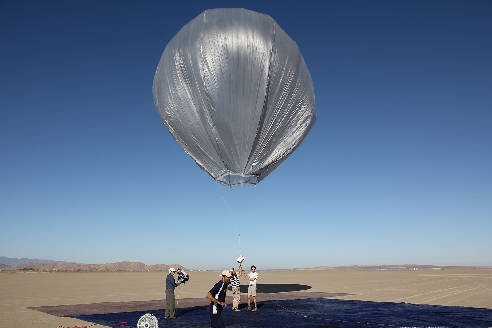A team of JPL engineers tests whether a large balloon can measure earthquakes from the air
