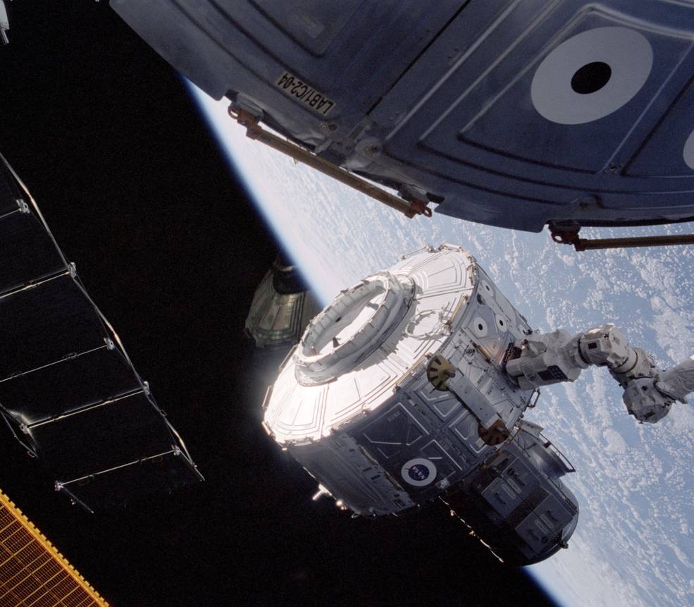 iss_adding_airlock_during_sts_104_sts104-317-003