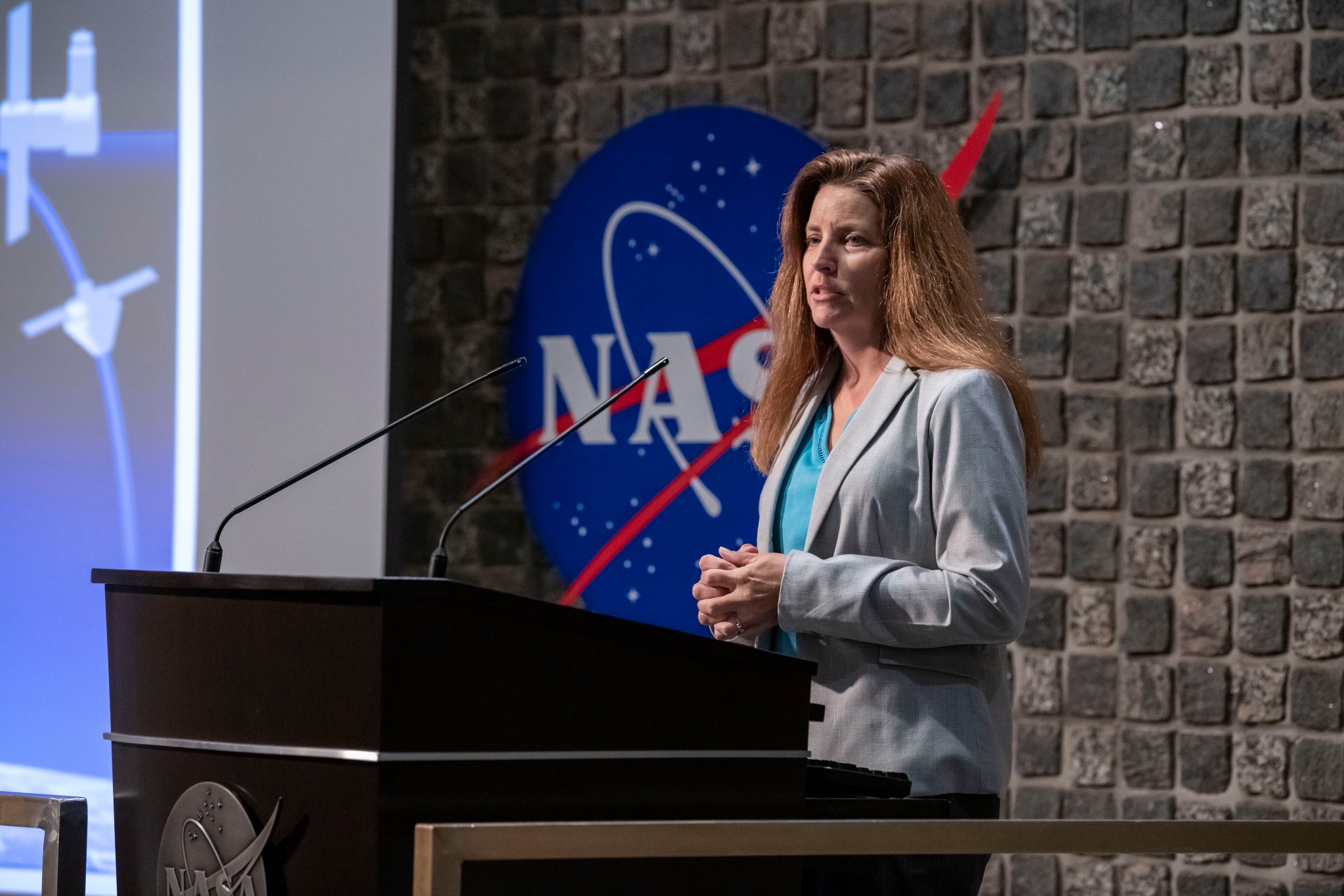 Lisa Watson-Morgan, program manager of NASA's Human Landing System, addresses Marshall team members Sept. 27.