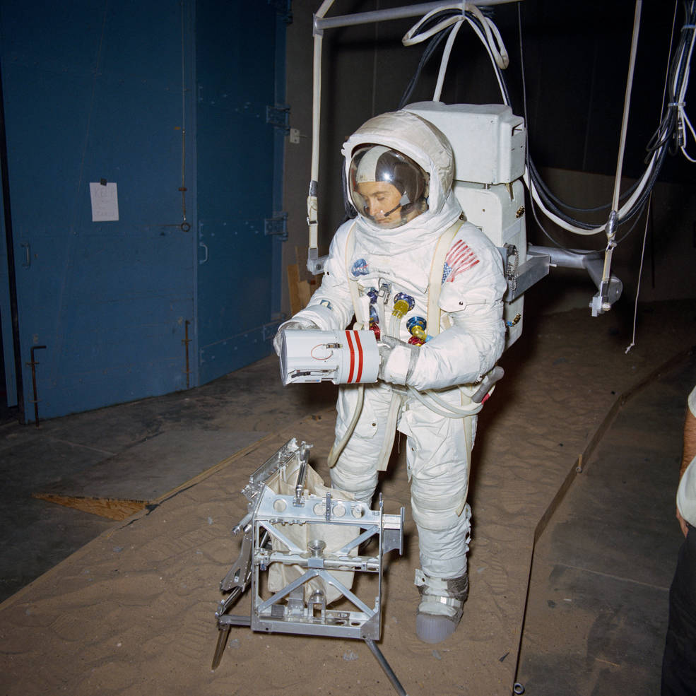 apollo_13_duke_1-6_g_training_jan_27_1970