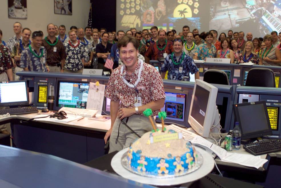 iss20th_birthdays_lu_aloha_shirt_day_in_mcc_jul_1_2003