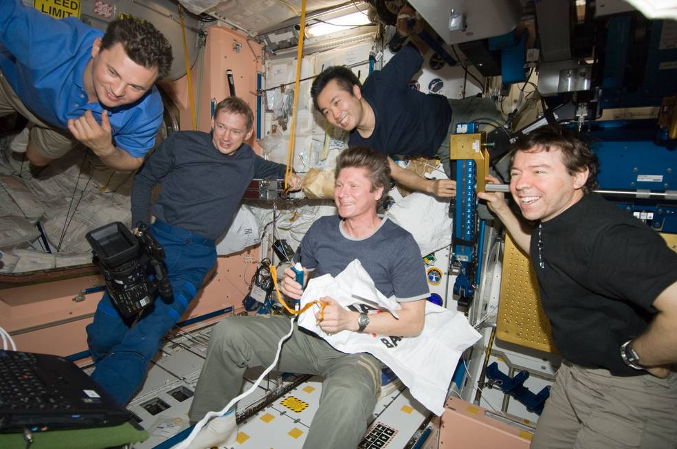 iss20th_birthdays_padalka_and_fathers_day_exp_20_jun_21_2009