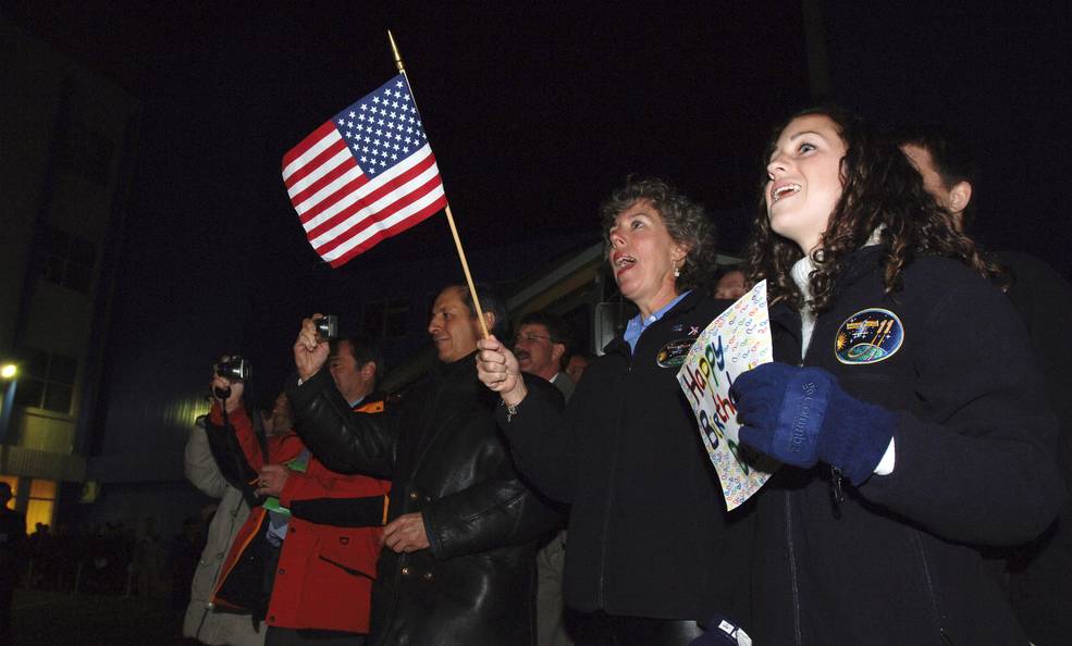 iss20th_birthdays_phillips_family_cheering_him_before_launch_apr_15_2005