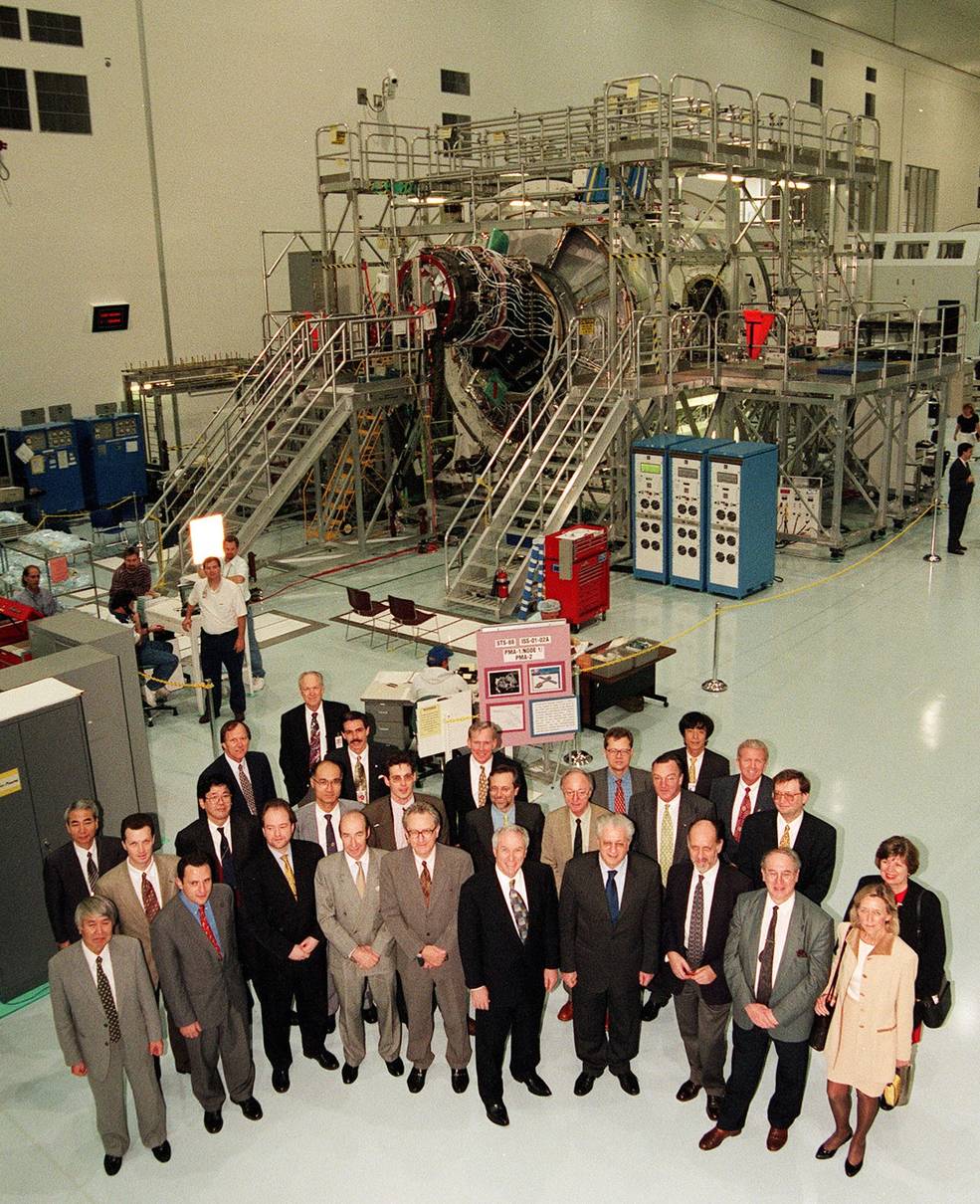 iss_iga_dignitaries_at_ksc