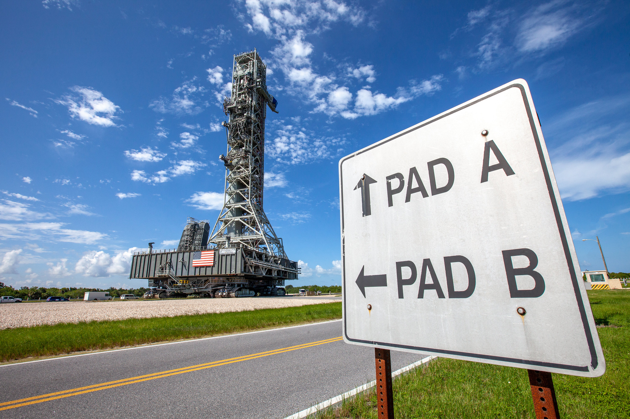 NASA’s mobile launcher atop crawler-transporter 2 nears the turn to Launch Pad 39B on Sept. 10, 2019. 