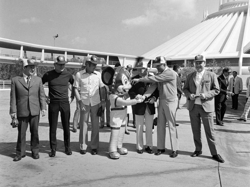 astp_crew_trip_to_disney_world_feb_9_1975