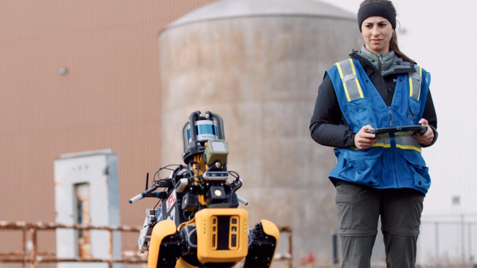 CoSTAR member and Caltech graduate student Amanda Bouman operates a robot called Spot