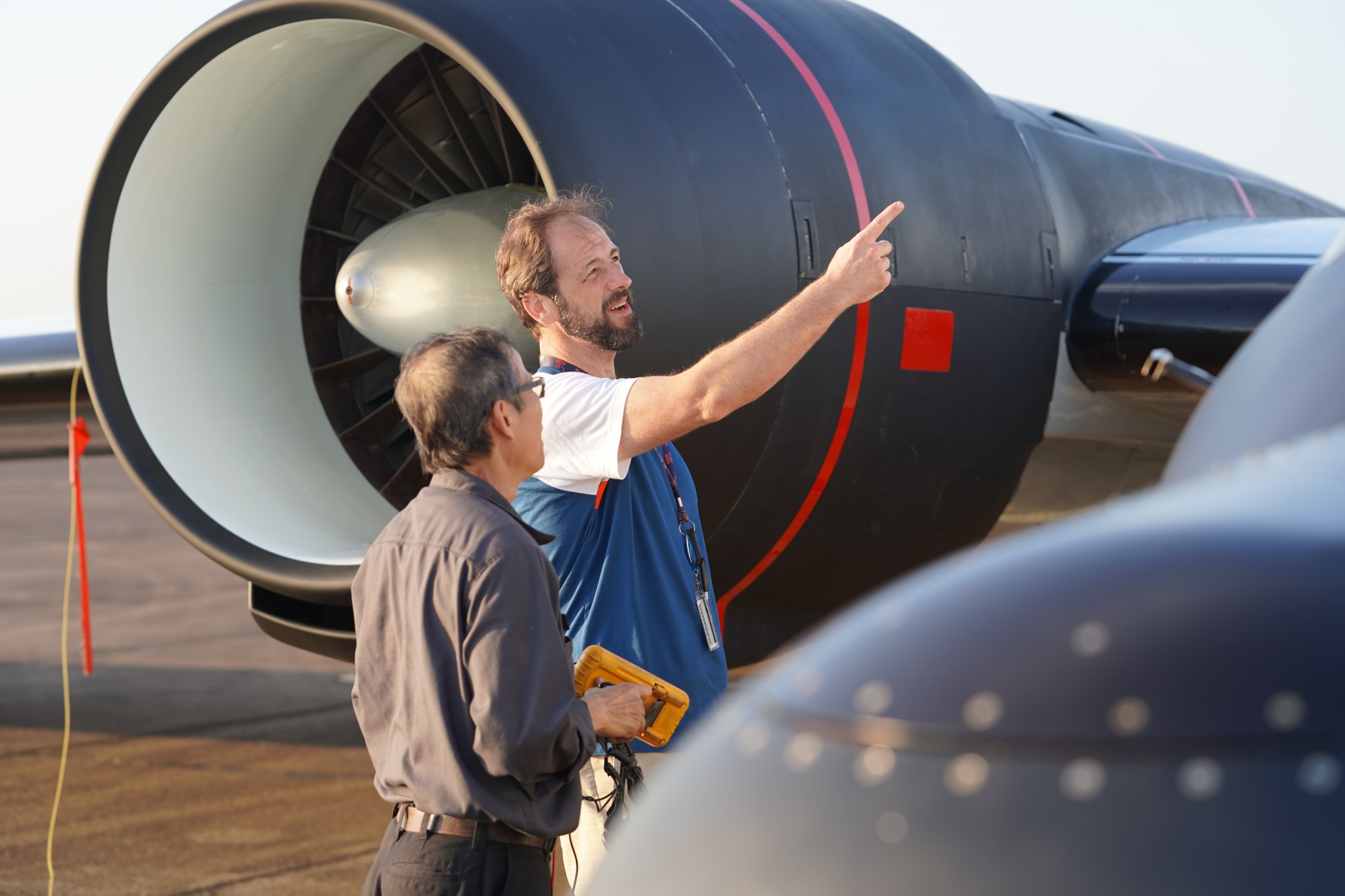 Brad Labored describing pointing to the cockpit.