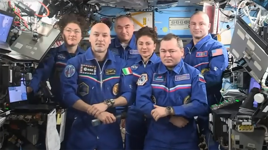 Luca Parmitano hands over station control to Oleg Skripochka