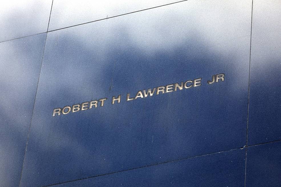 iss20_lawrence_name_on_memorial_mirror