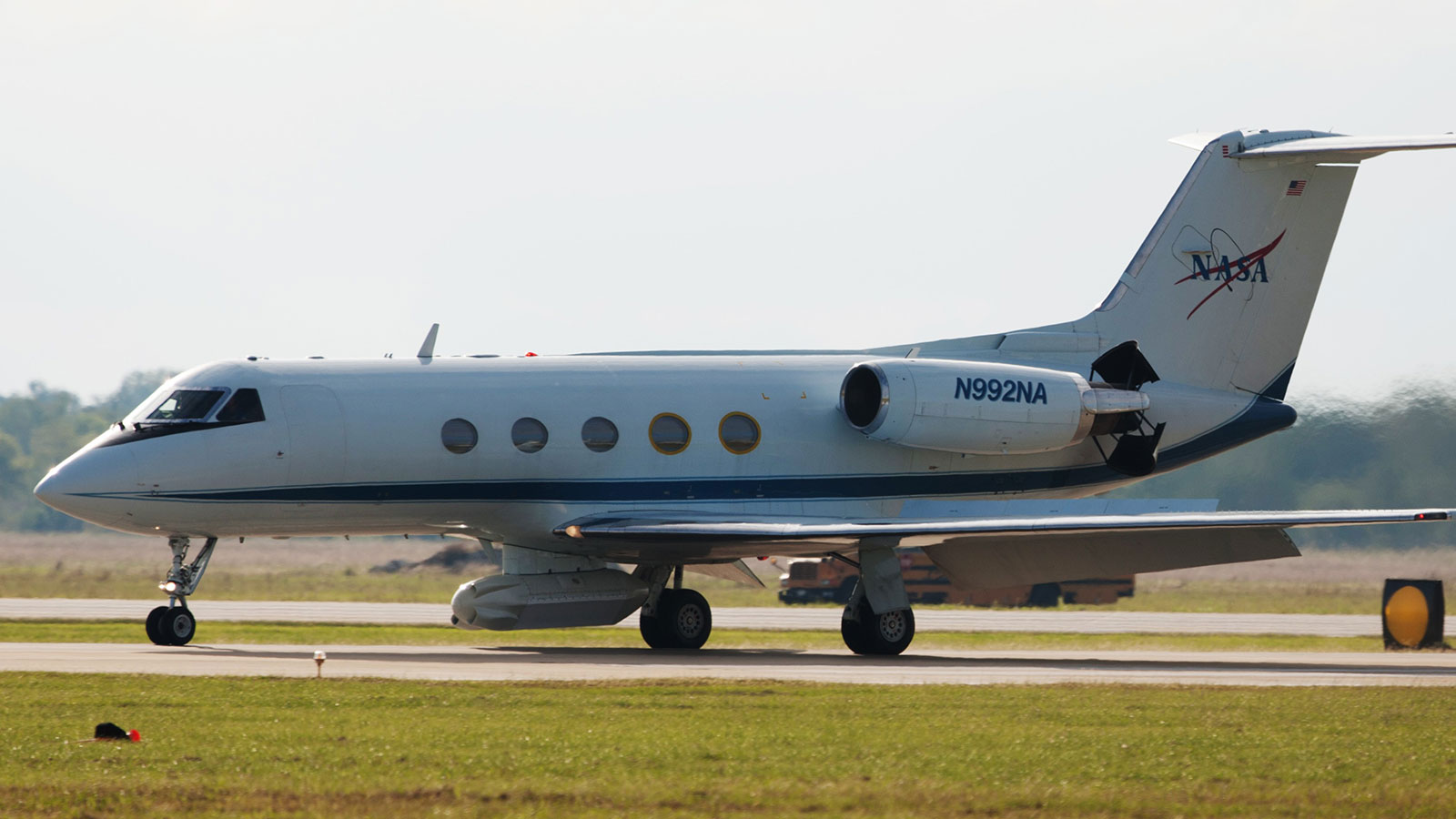 Gulfstream III aircraft equipped with NASA's UAVSAR instrument