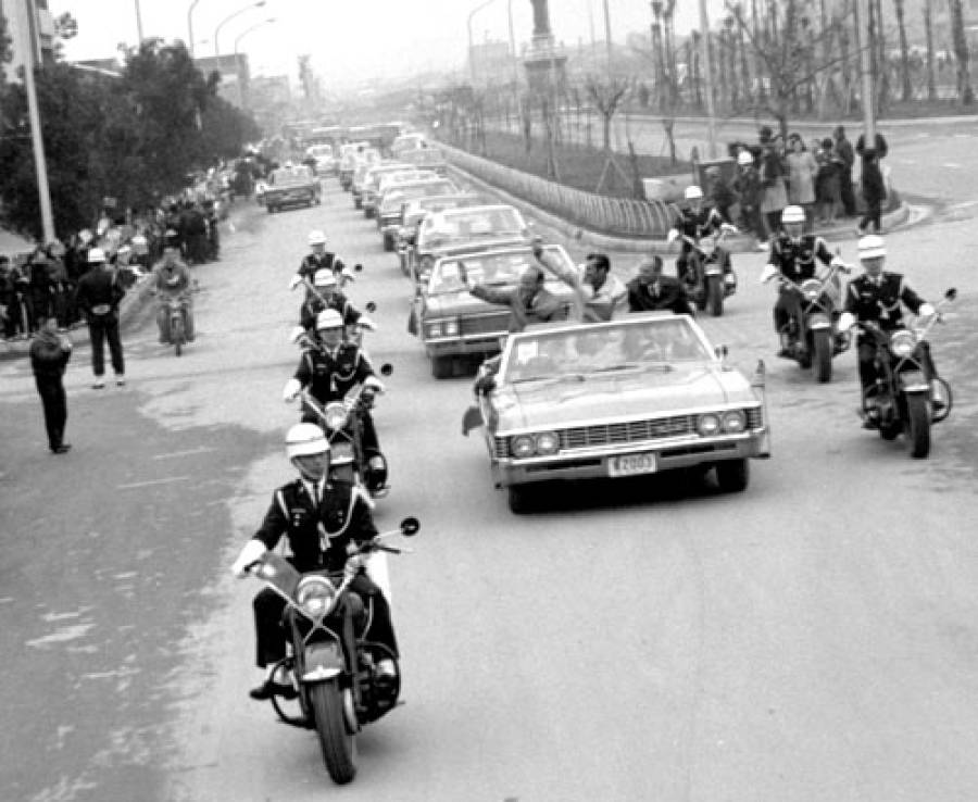 apollo_12_world_tour_taipei_mar_1970_4_stars_and_stripes_andrew_headland