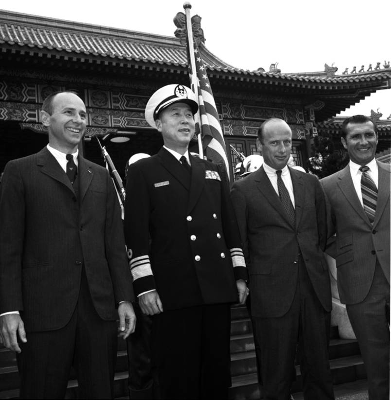 apollo_12_world_tour_taipei_mar_1970_w_general_stars_and_stripes