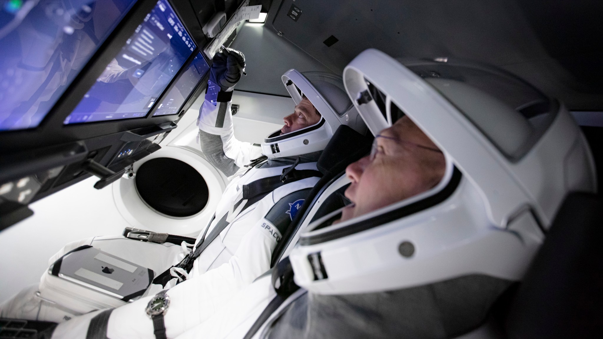 Teams practice a full simulation of launching and docking SpaceX's Crew Dragon spacecraft with astronauts. 