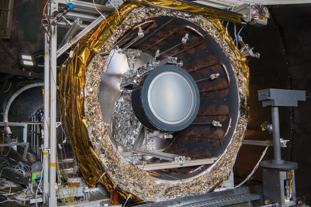 Next-C Thruster in test unit
