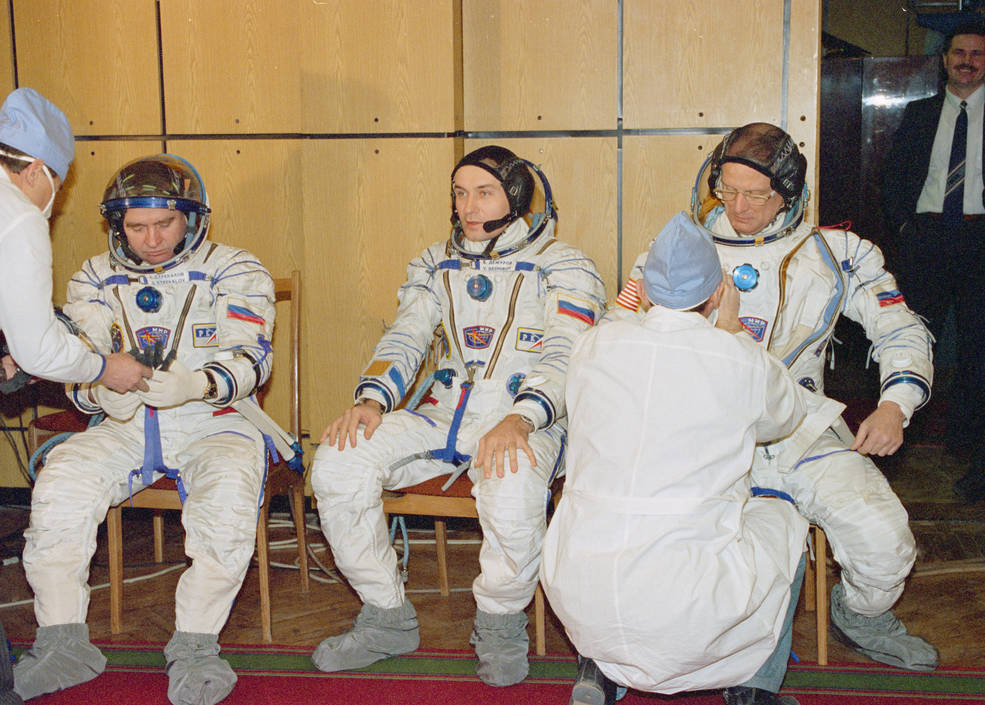 mir_18_crew_suiting_up