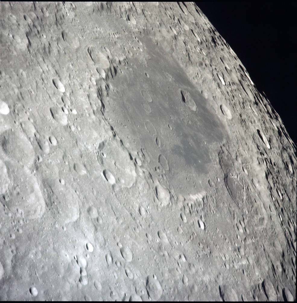 apollo_13_as-13-60-8648_mare_muscoviense