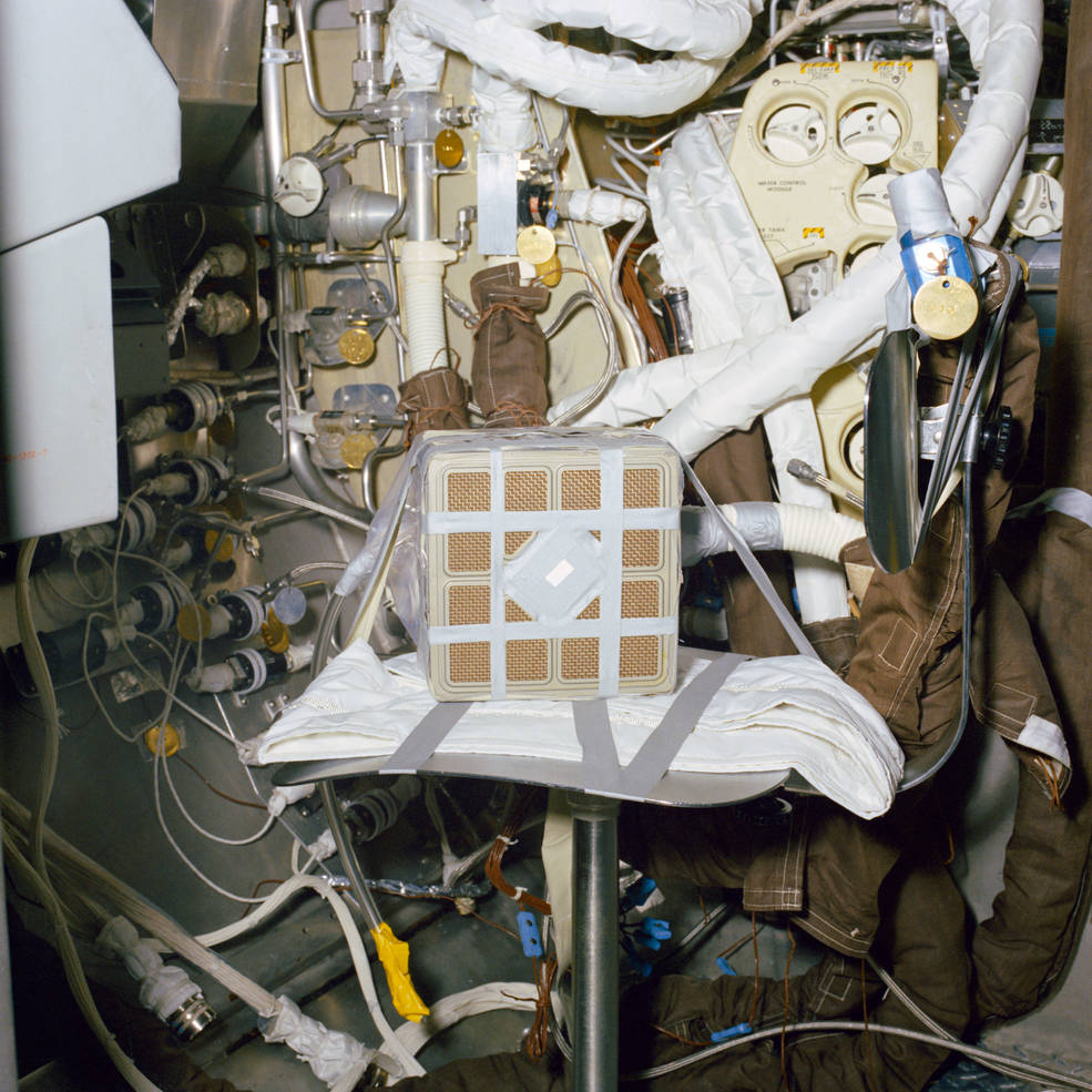 apollo_13_co2_system_test_in_vacuum_chamber