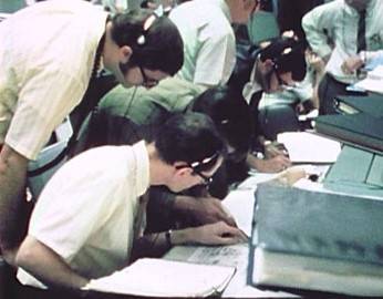 apollo_13_fd3_mcc_engineers_working_the_problem_apr_13_1970