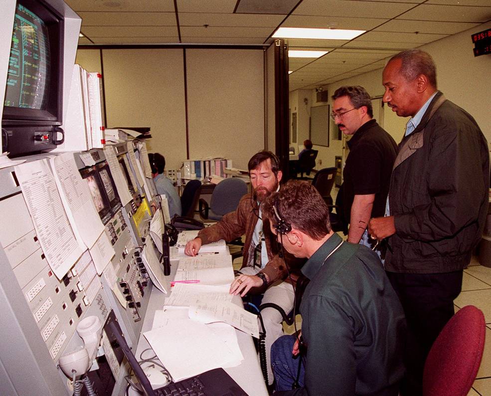 iss_meit_ksc_control_room_feb_2000